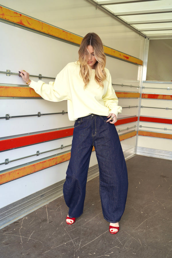 Pull Jaune Better Late